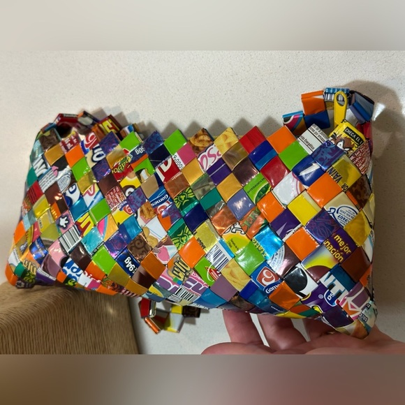 VIBRANT colourful Mexican artisan candy wrapper foil handbag with zipper closure - Picture 6 of 16